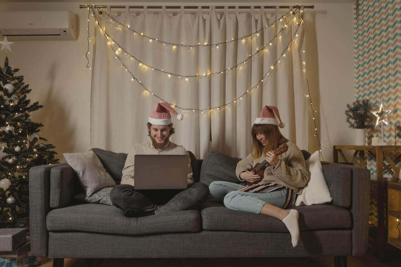 How to celebrate Christmas with girlfriend